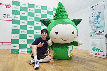 モーリーズ モリスケと机選手のツーショット