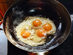 %e5%8d%b5%e3%82%92%e7%84%bc%e3%81%8f